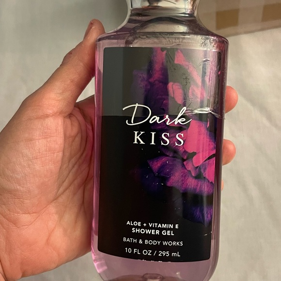 Bath and Body Works 10 oz Dark Kiss shower gel never opened - Picture 3 of 4